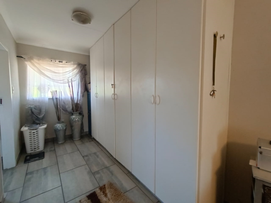 2 Bedroom Property for Sale in Vanderbijlpark SW 5 Gauteng