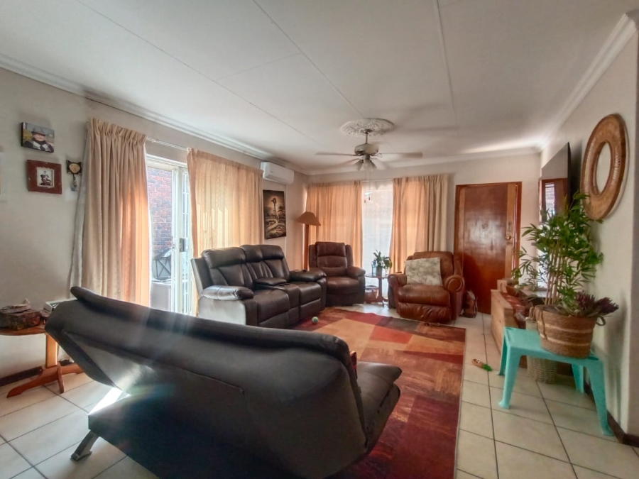 2 Bedroom Property for Sale in Three Rivers Gauteng