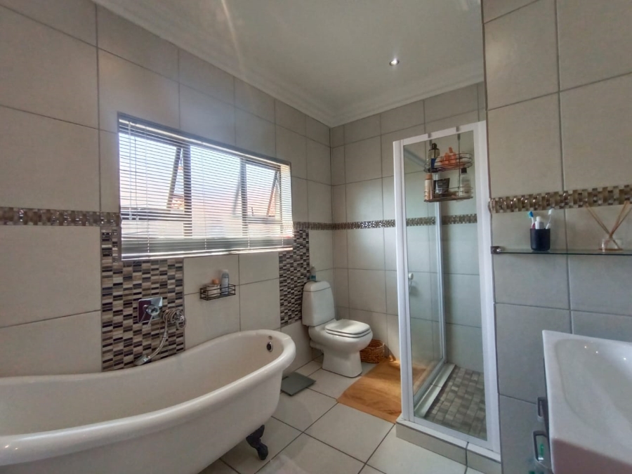 3 Bedroom Property for Sale in Vanderbijlpark SW 5 Gauteng