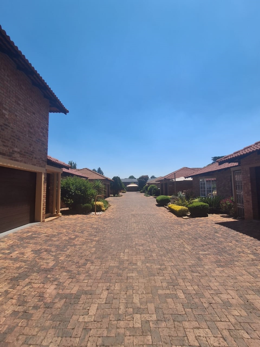 3 Bedroom Property for Sale in Three Rivers Proper Gauteng