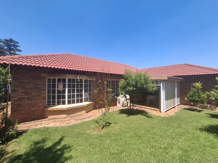 3 Bedroom Property for Sale in Three Rivers Proper Gauteng