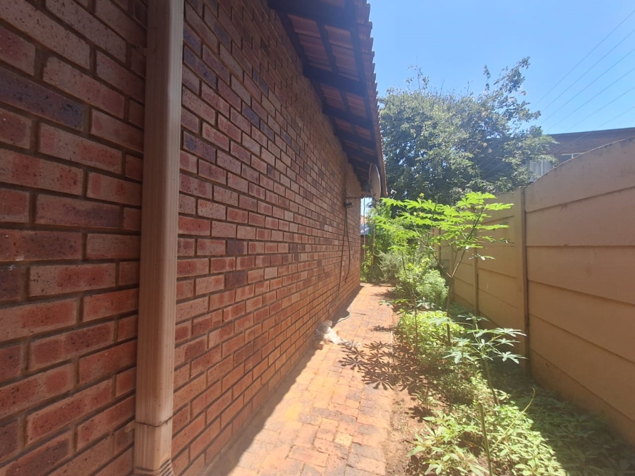 3 Bedroom Property for Sale in Three Rivers Proper Gauteng