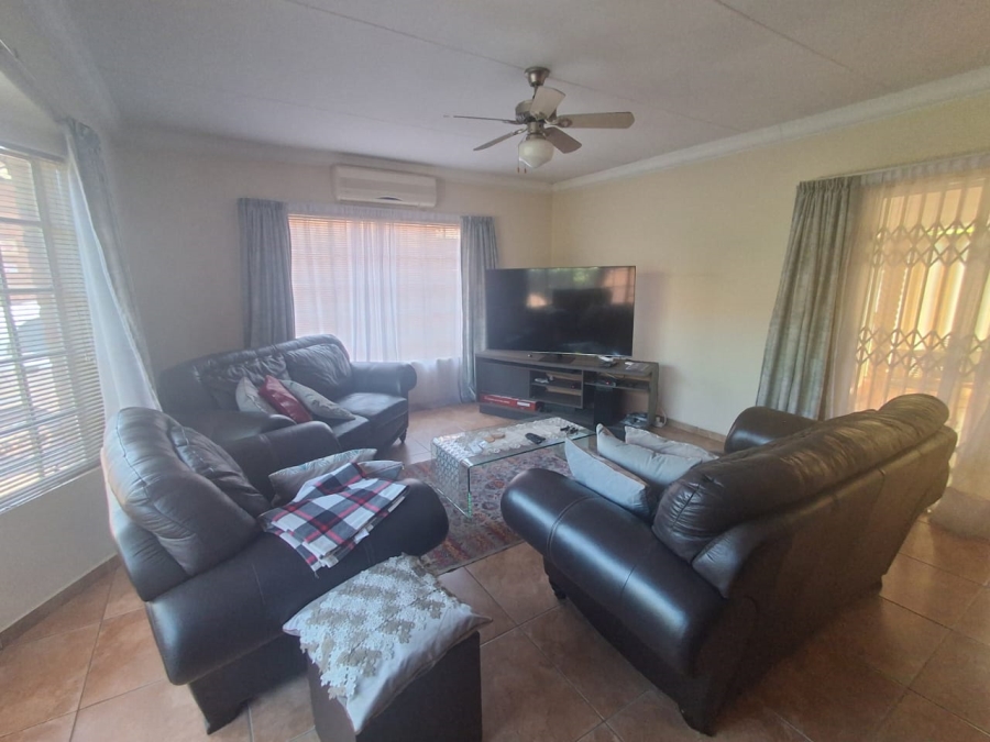 3 Bedroom Property for Sale in Three Rivers Proper Gauteng