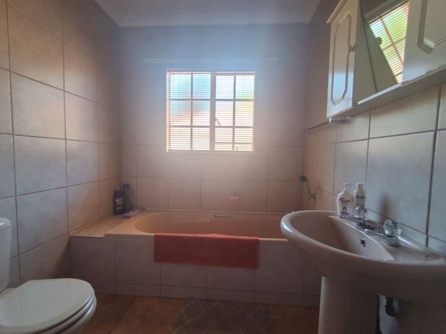 3 Bedroom Property for Sale in Three Rivers Proper Gauteng