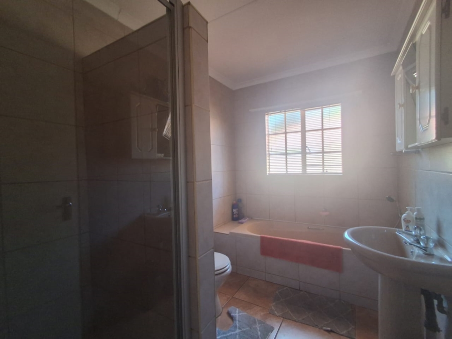 3 Bedroom Property for Sale in Three Rivers Proper Gauteng