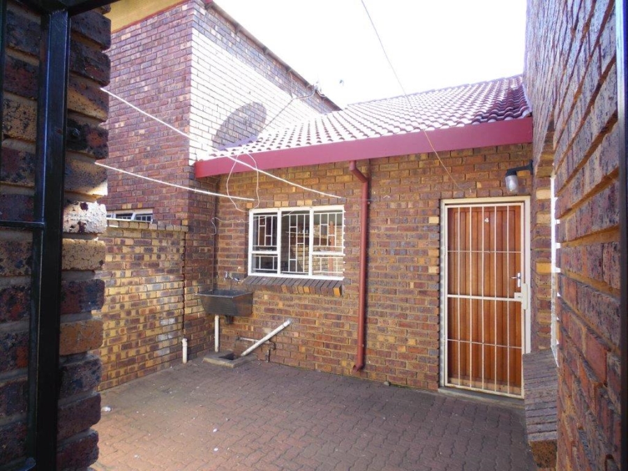 2 Bedroom Property for Sale in Erasmus Gauteng