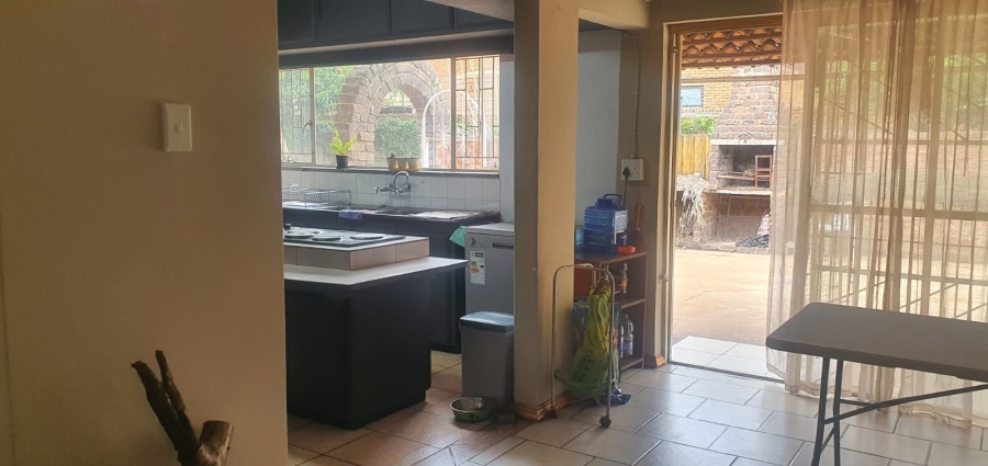 5 Bedroom Property for Sale in Rensburg Gauteng