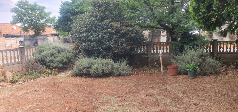 5 Bedroom Property for Sale in Rensburg Gauteng