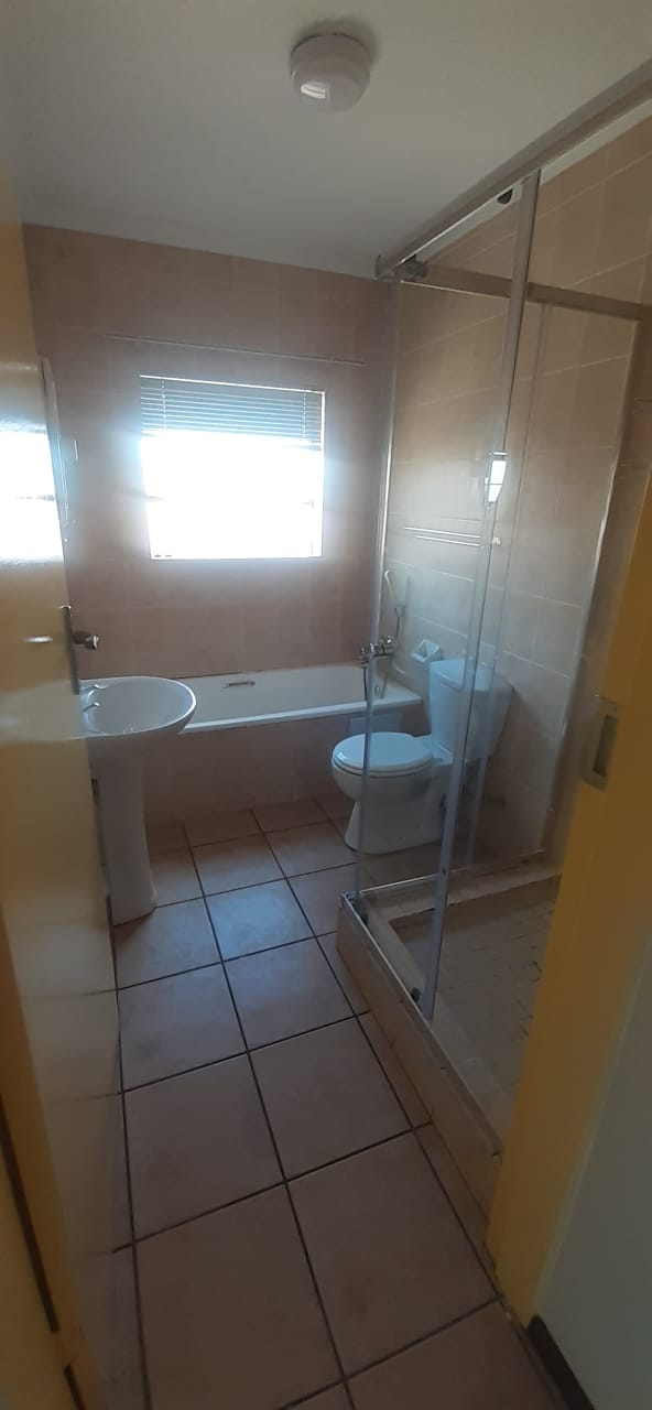 2 Bedroom Property for Sale in Sonneveld Gauteng
