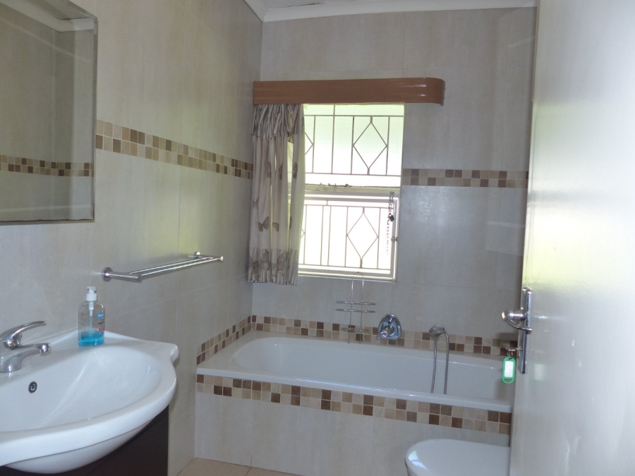 3 Bedroom Property for Sale in Gallo Manor Gauteng