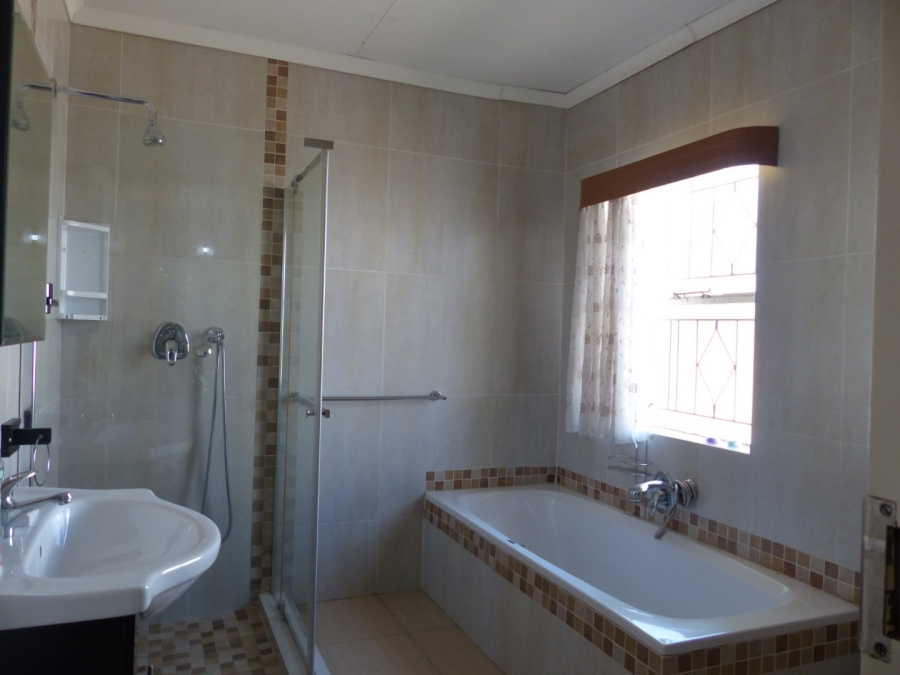 3 Bedroom Property for Sale in Gallo Manor Gauteng