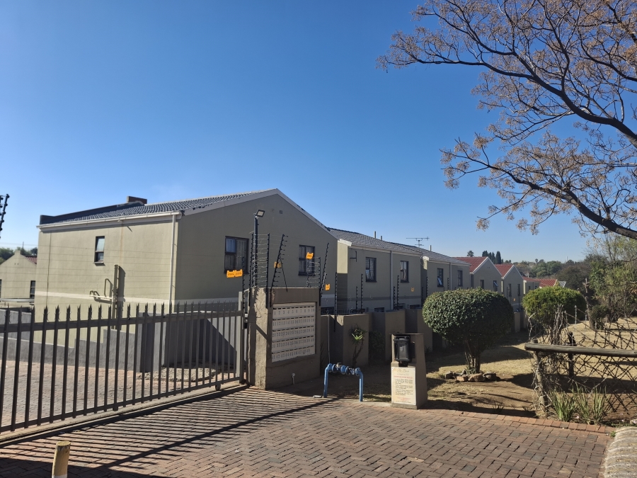 2 Bedroom Property for Sale in Birchleigh North Gauteng