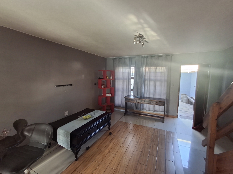 2 Bedroom Property for Sale in Birchleigh North Gauteng