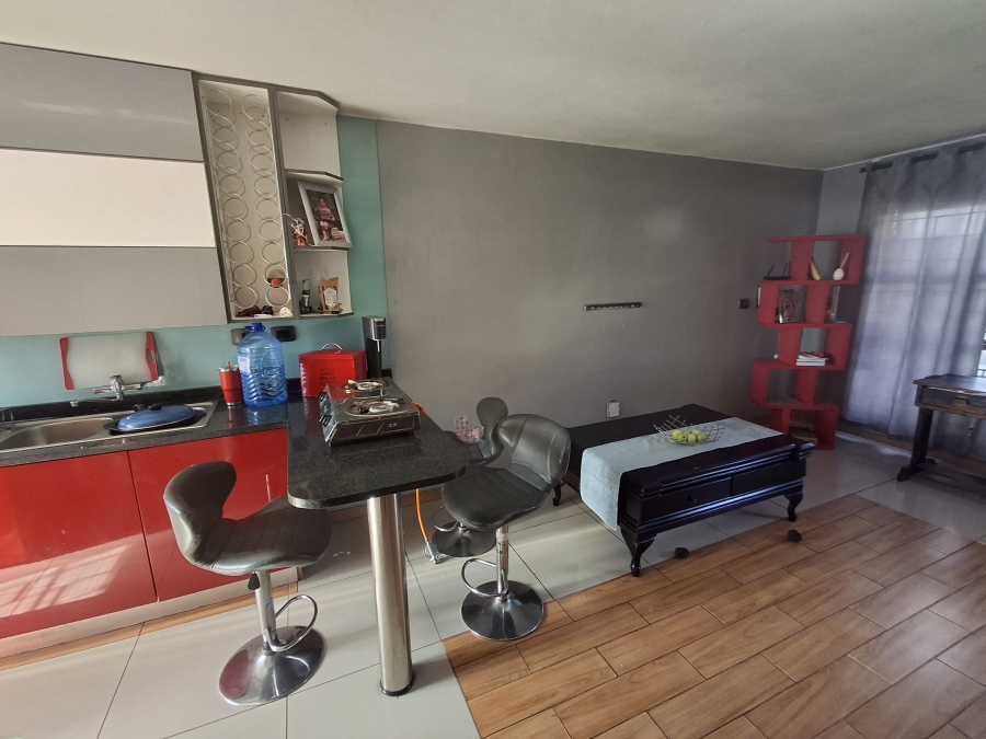 2 Bedroom Property for Sale in Birchleigh North Gauteng