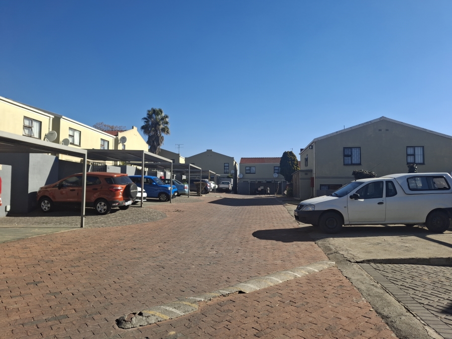 2 Bedroom Property for Sale in Birchleigh North Gauteng