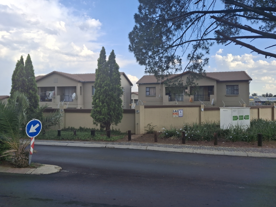 2 Bedroom Property for Sale in Albermarle Gauteng