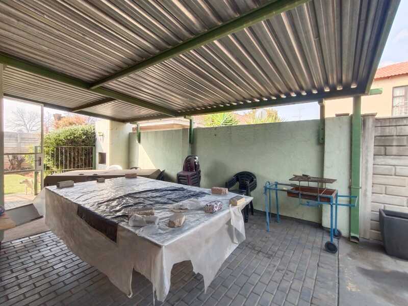 3 Bedroom Property for Sale in Vanderbijlpark SE 6 Gauteng