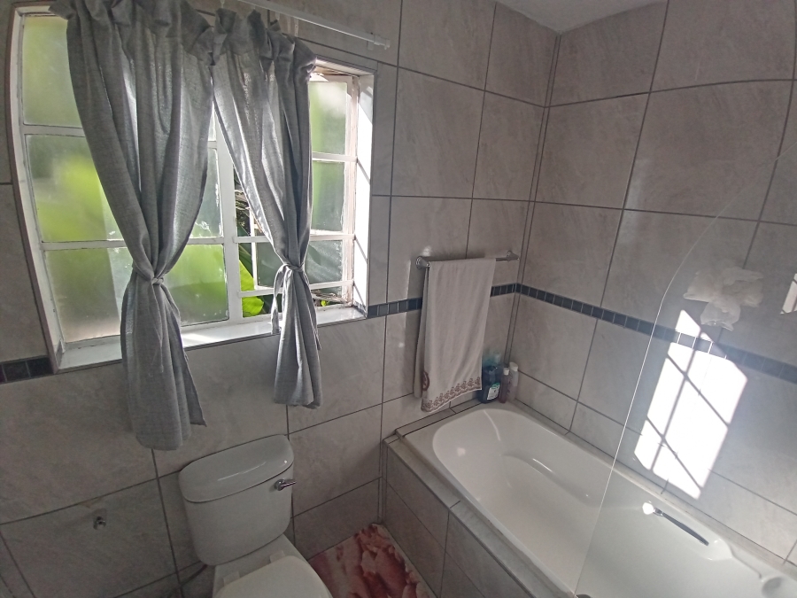 2 Bedroom Property for Sale in Bassonia Gauteng