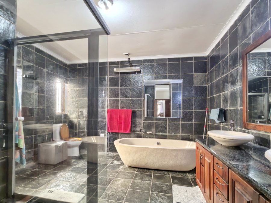 5 Bedroom Property for Sale in Northcliff Gauteng