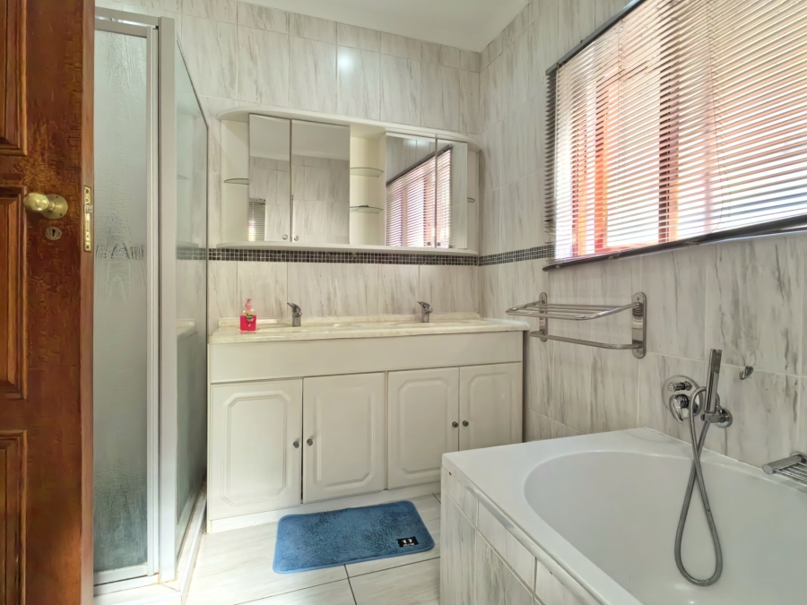 5 Bedroom Property for Sale in Northcliff Gauteng