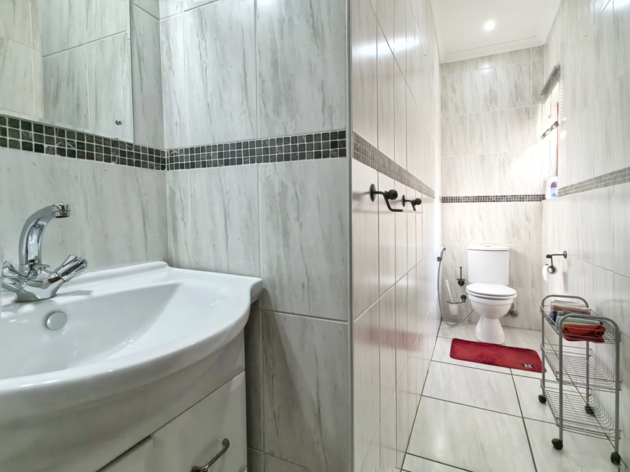 5 Bedroom Property for Sale in Northcliff Gauteng