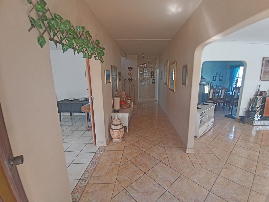 4 Bedroom Property for Sale in Glenanda Gauteng