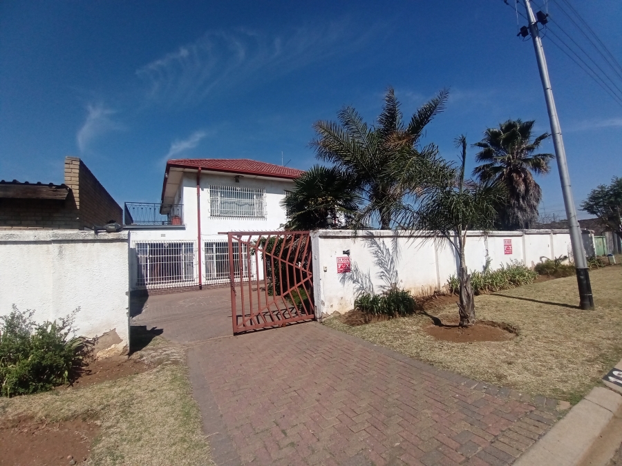 4 Bedroom Property for Sale in Glenanda Gauteng