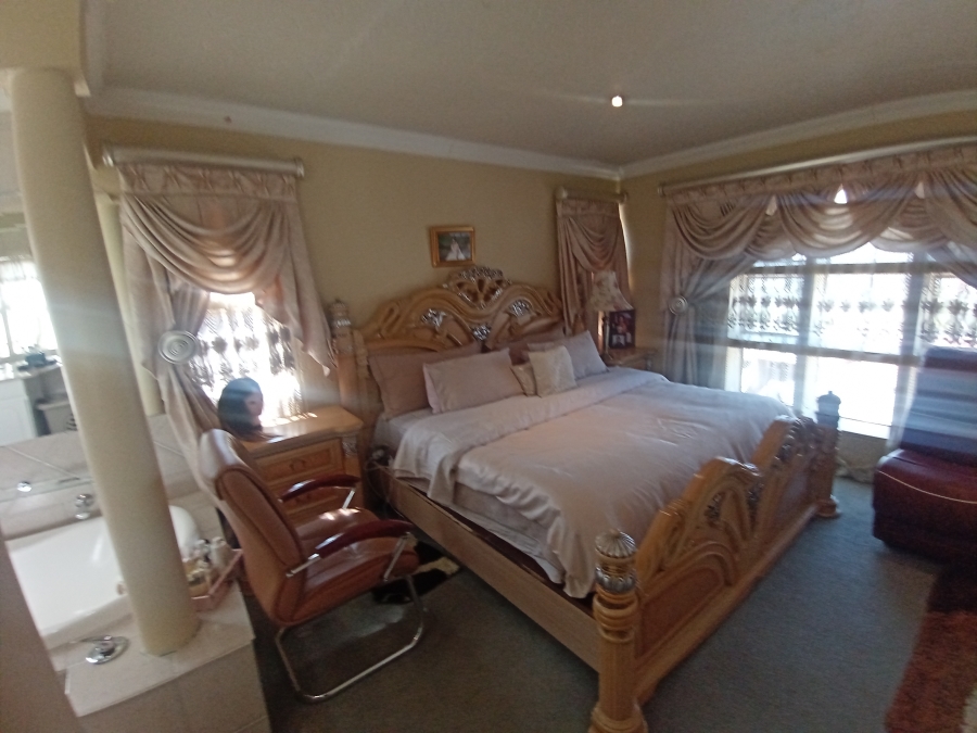 3 Bedroom Property for Sale in Oakdene Gauteng