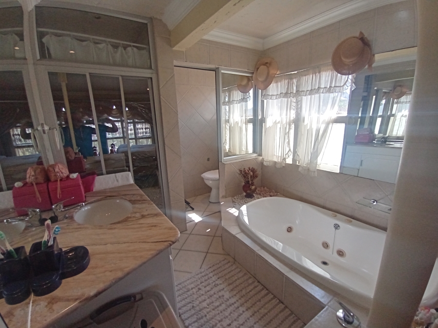 3 Bedroom Property for Sale in Oakdene Gauteng