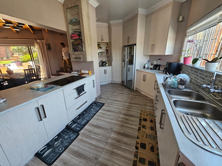 4 Bedroom Property for Sale in Bassonia Gauteng