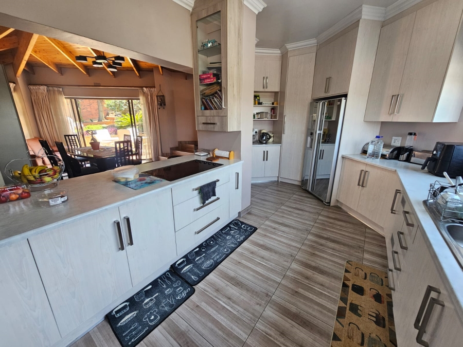 4 Bedroom Property for Sale in Bassonia Gauteng