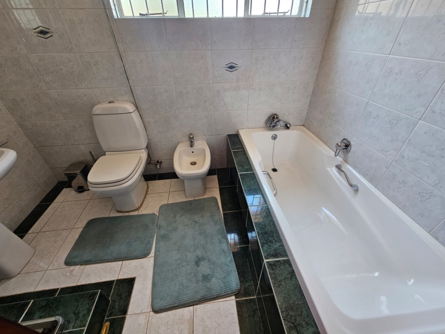 4 Bedroom Property for Sale in Bassonia Gauteng