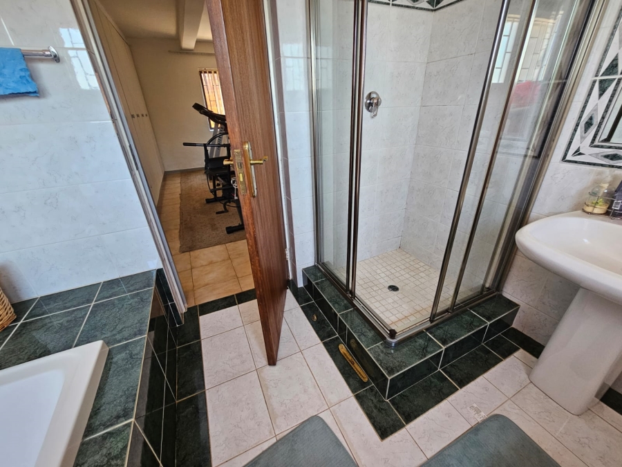 4 Bedroom Property for Sale in Bassonia Gauteng