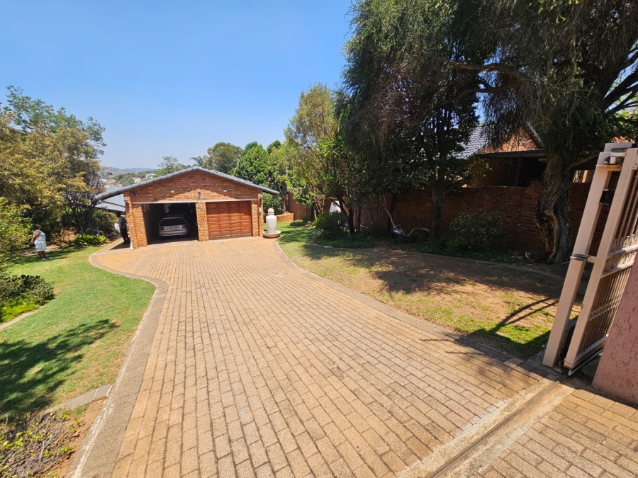 4 Bedroom Property for Sale in Bassonia Gauteng
