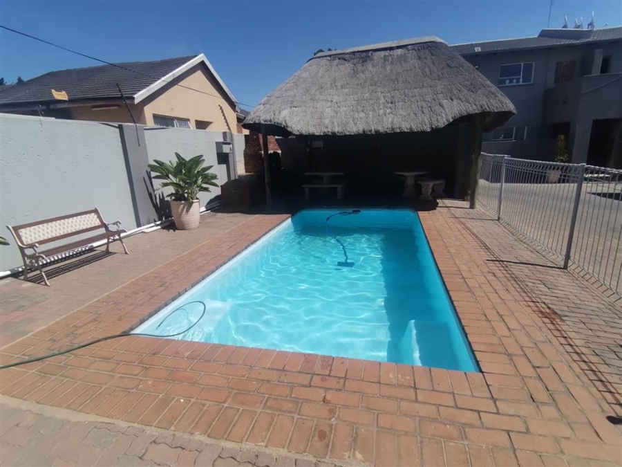 2 Bedroom Property for Sale in Raceview Gauteng