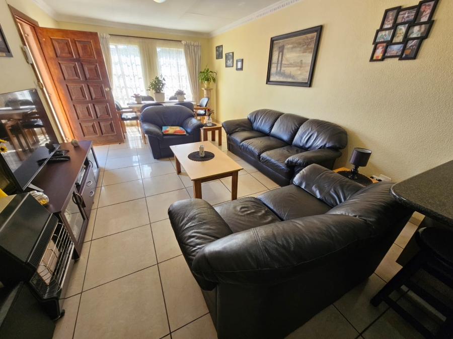 2 Bedroom Property for Sale in Albertsdal Gauteng