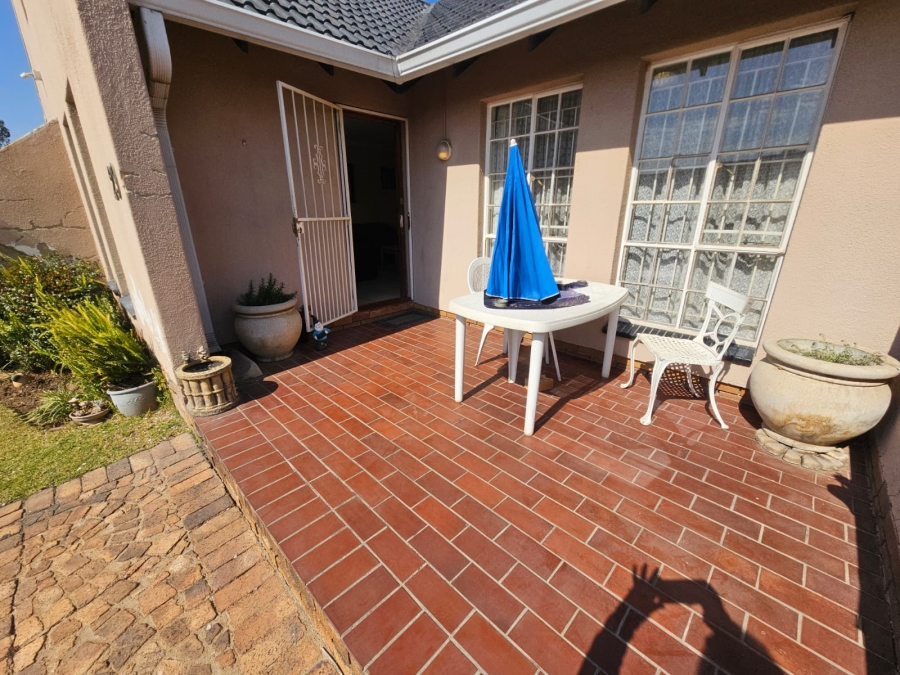 2 Bedroom Property for Sale in Albertsdal Gauteng