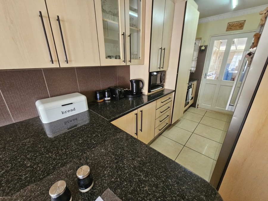 2 Bedroom Property for Sale in Albertsdal Gauteng