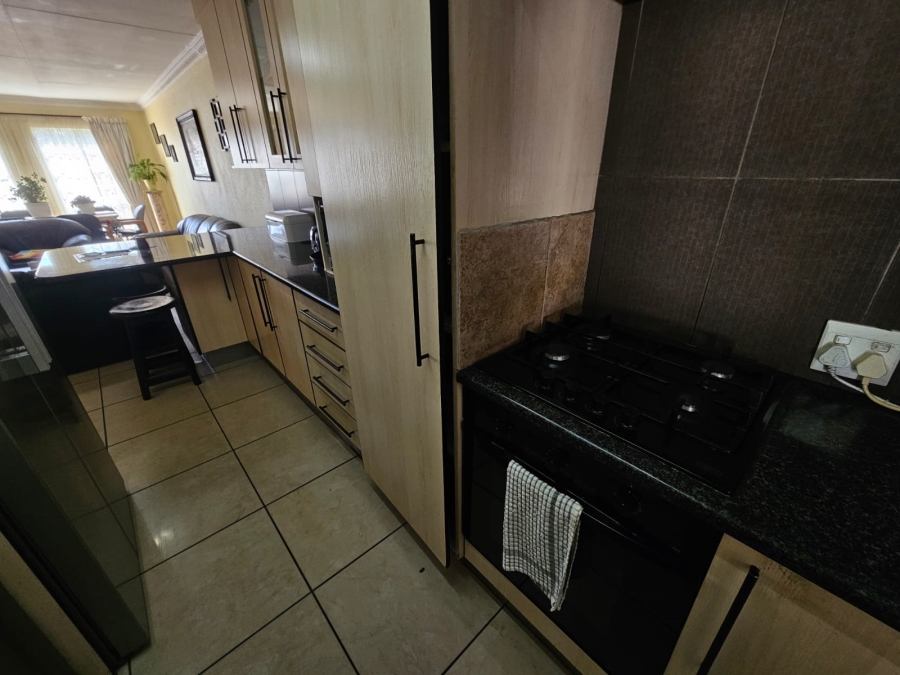 2 Bedroom Property for Sale in Albertsdal Gauteng