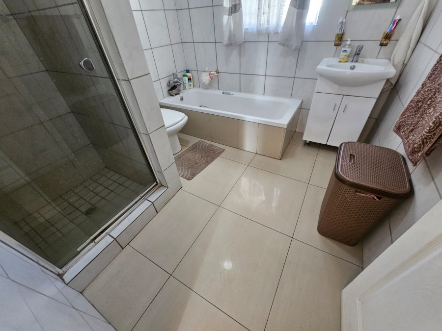 2 Bedroom Property for Sale in Albertsdal Gauteng