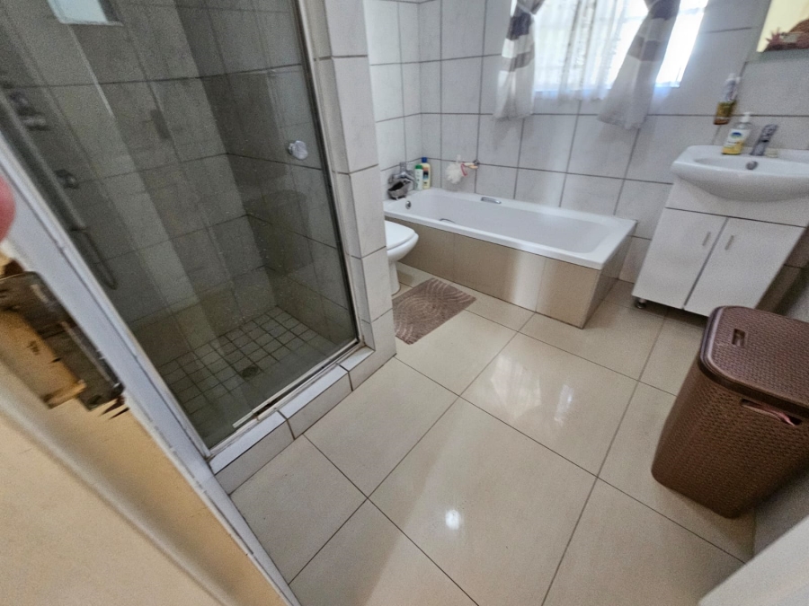 2 Bedroom Property for Sale in Albertsdal Gauteng
