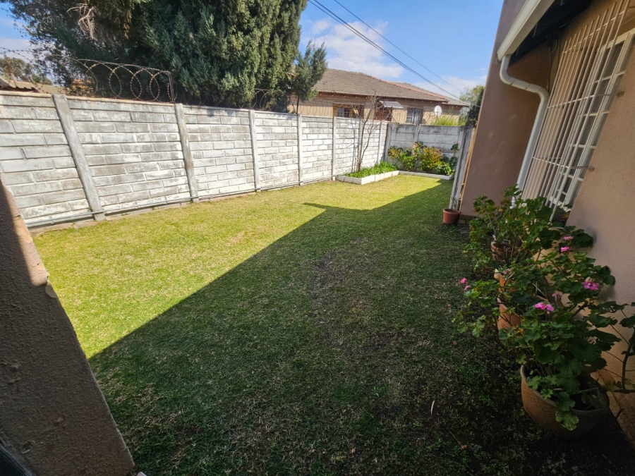 2 Bedroom Property for Sale in Albertsdal Gauteng