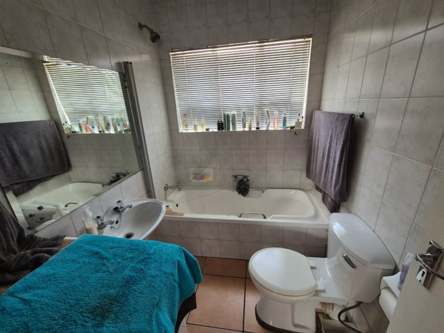 2 Bedroom Property for Sale in Verwoerdpark Gauteng