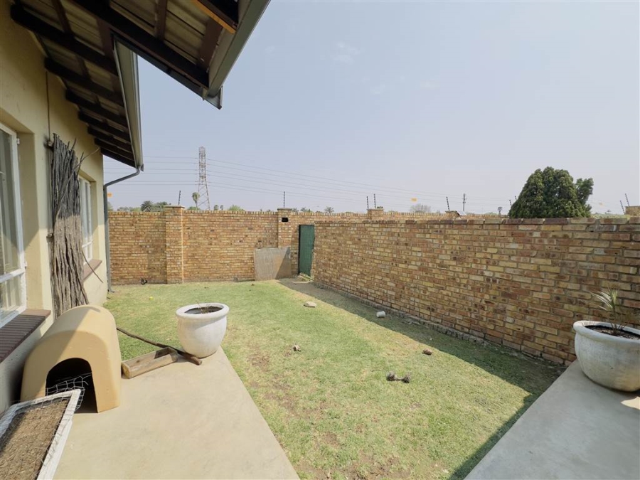 2 Bedroom Property for Sale in Verwoerdpark Gauteng