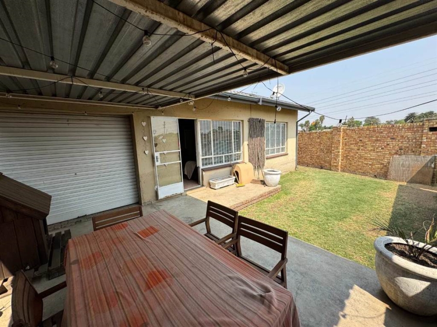 2 Bedroom Property for Sale in Verwoerdpark Gauteng