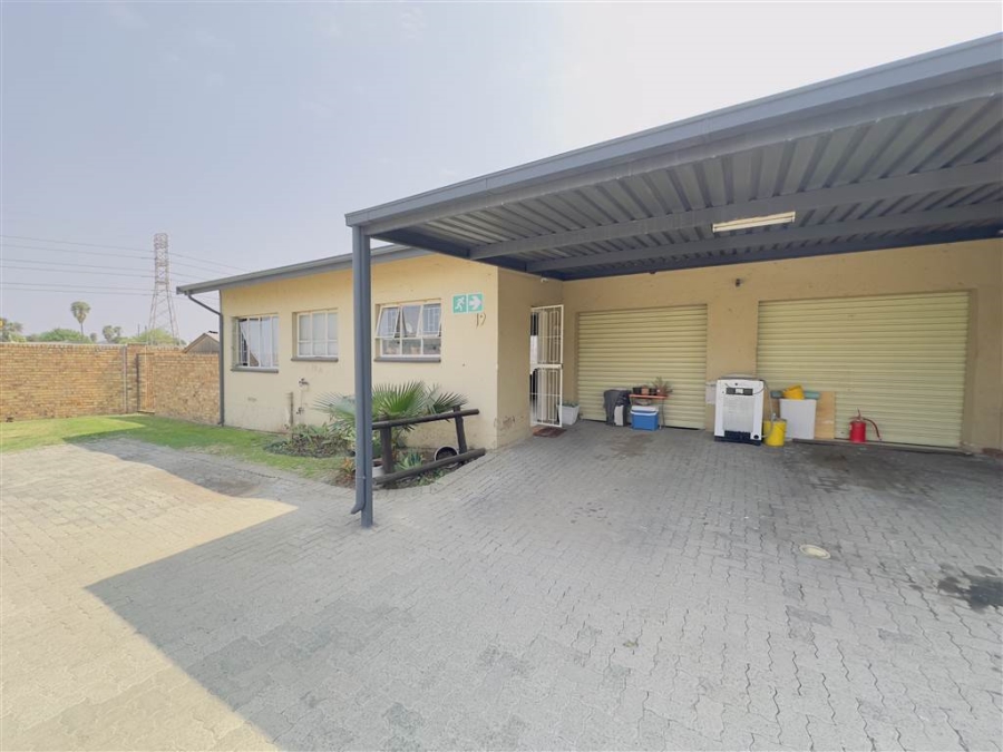 2 Bedroom Property for Sale in Verwoerdpark Gauteng