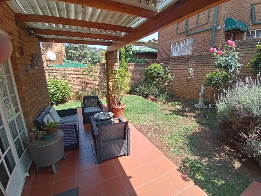 4 Bedroom Property for Sale in Bassonia Gauteng