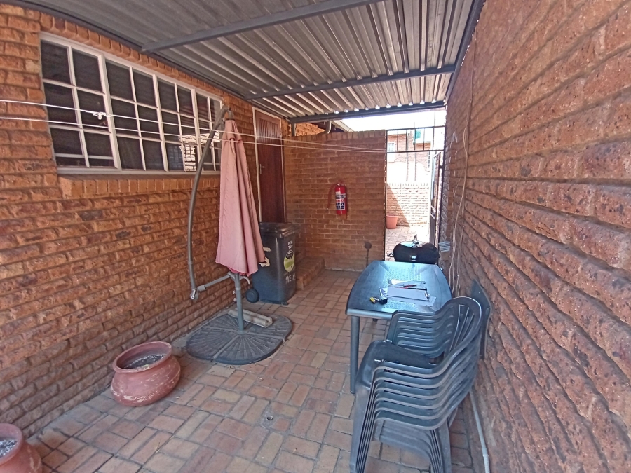 4 Bedroom Property for Sale in Bassonia Gauteng