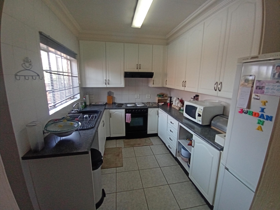 4 Bedroom Property for Sale in Bassonia Gauteng