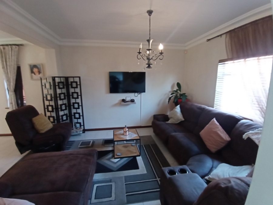 4 Bedroom Property for Sale in Bassonia Gauteng